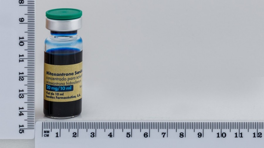 MITOXANTRONA SANDOZ 2 mg/ml CONCENTRADO PARA SOLUCION PARA PERFUSION , 1 vial de 10 ml fotografía de la forma farmacéutica.