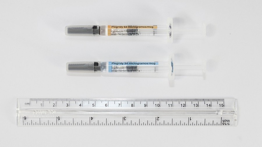 Plegridy 63 94 microgramos solucion inyectable en jeringa precargada 1 jeringa de 63 mcg/0,5 ml y 1 jeringa de 94 mcg/0,5 ml fotografía de la forma farmacéutica.