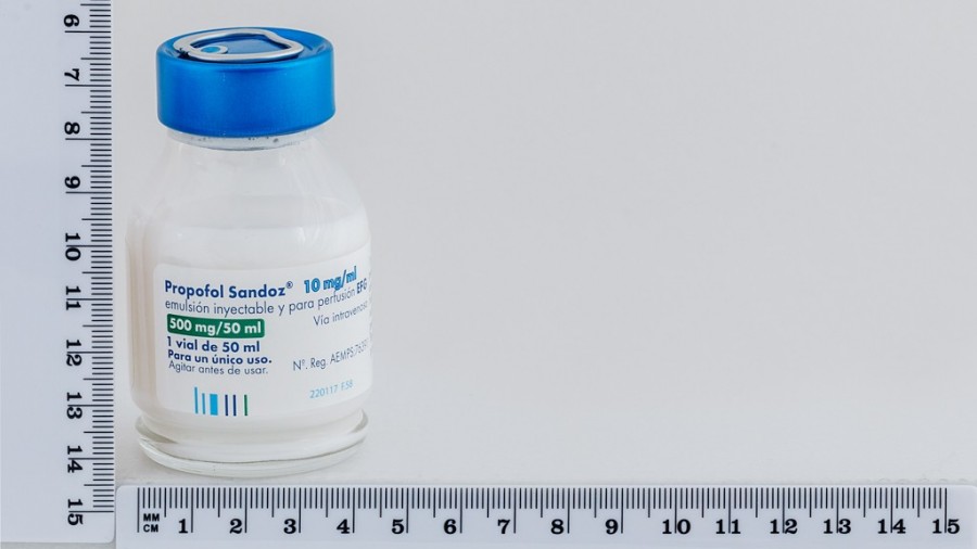 PROPOFOL SANDOZ 10 MG/ML EMULSION INYECTABLE Y PARA PERFUSION EFG , 1 vial de 100 ml fotografía de la forma farmacéutica.