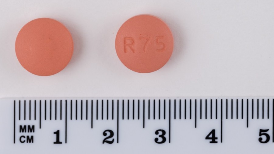 RISEDRONATO SANDOZ 75 mg COMPRIMIDOS RECUBIERTOS CON PELICULA EFG , 2 comprimidos fotografía de la forma farmacéutica.