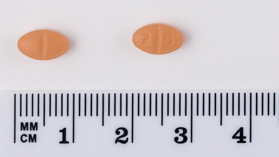 SIMVASTATINA SANDOZ 20 mg COMPRIMIDOS RECUBIERTOS CON PELÍCULA EFG, 28 comprimidos fotografía de la forma farmacéutica.